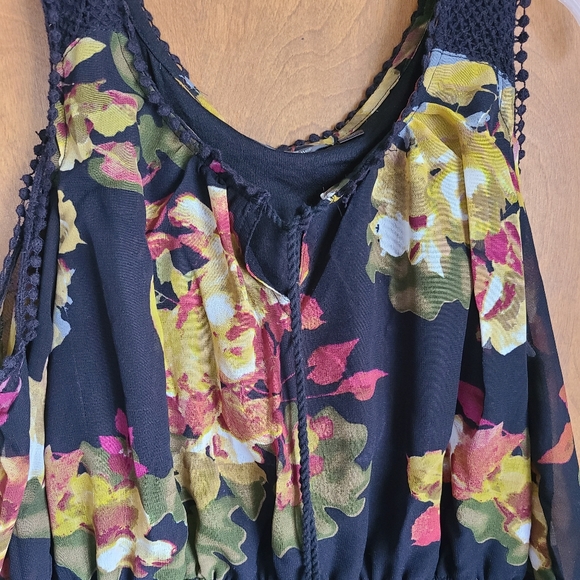 🦩3/$30 Mlle Gabrielle Floral Maxi Dress - size medium - Picture 2 of 6